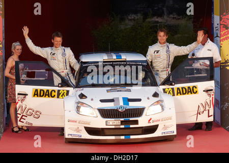 Andreas Mikkelsen, rechts, und Ola Floene ab der Porta Nigra in einem Skoda Fahrzeug an die ADAC Rallye Deutschland, Trier Stockfoto