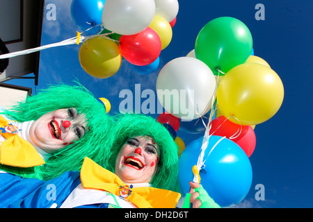 Clowns auf einem traditionellen Karnevalsumzug, Mülheim-Kärlich, Rheinland-Pfalz, Deutschland Stockfoto