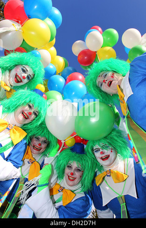 Clowns auf einem traditionellen Karnevalsumzug, Mülheim-Kärlich, Rheinland-Pfalz, Deutschland Stockfoto