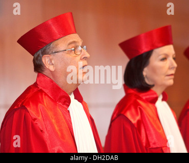 Richter des Bundesverfassungsgerichts, vom linken Präsident Prof. Dr. Dres. h.c. Papier, BVR'in Dr. Hohmann-Dennhardt, Stockfoto