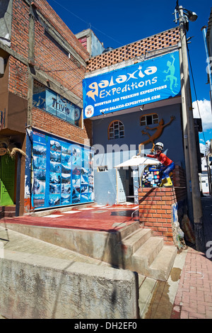 Trekking, Tour-Unternehmen auf den Straßen von Huaraz In Peru, Südamerika. Stockfoto