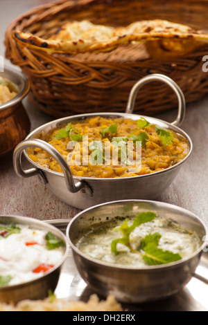 Traditionelles indisches Essen dal Stockfoto