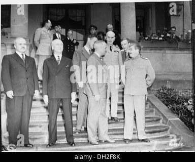 Erster Besuch des sowjetischen Staatschef Josef Stalin mit Präsident Harry S. Truman während der Potsdamer Konferenz in Potsdam... 198877 Stockfoto