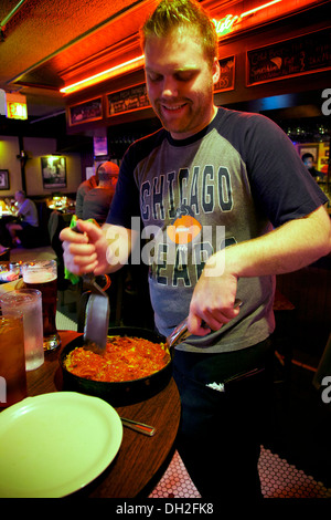 Pizzeria Due - Deep Dish-Pizza, Chicago, IL. Stockfoto