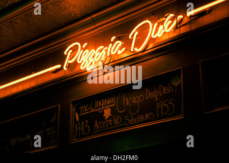 Pizzeria Due - Deep Dish-Pizza, Chicago, IL. Stockfoto