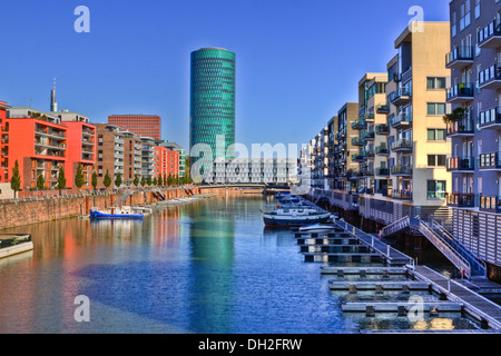 Westhafen und der Westturm Stockfoto