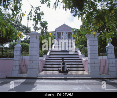 Statue von Christopher Columbus auf Schritte zum Government House, Duke Street, Nassau, New Providence, Bahamas Stockfoto