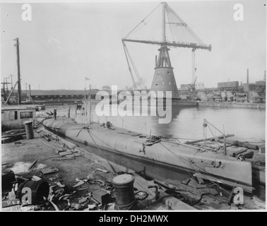 Die Thrasher (SS26), ein Schiff, das in G4 umbenannt wurde, fotografiert am 2. Oktober 1912. Das Foto zeigt den Steuerbord-Bug des Schiffes, das am Hafen angedockt ist. Stockfoto