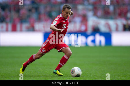 München, Deutschland. 26. Oktober 2013. Münchens Rafinha während der Bundesliga-match zwischen FC Bayern München und Hertha BSC in Allianz Arena in München, 26. Oktober 2013. Foto: THOMAS EISENHUTH/Dpa/Alamy Live News Stockfoto