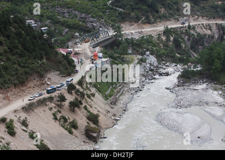 Alaknanda Fluß Bergstraße in Chamoli Uttarakhand Indien Asien Stockfoto