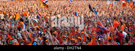 Die Niederlande, Amsterdam, World Cup Football 2010. 11. Juli. Finale Niederlande - Spanien. 180,000 Unterstützer Stockfoto