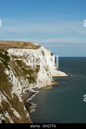 Die weißen Klippen von Dover; die Ansicht von oben den Hafen, Blick nach Osten in Richtung Langdon Bay und Crab Bay. Stockfoto