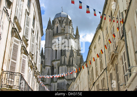 Saintes ist eine ehemalige römische Stadt an den Ufern des Flusses Charente im Südwesten Frankreichs Stockfoto