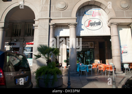 Cafés in Arcade in Via Roma in Cagliari - Sardinien Stockfoto