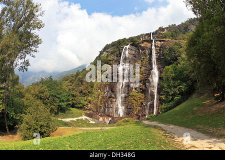 Doppelt verliebt sich in Bergen von Nord-Italien Stockfoto
