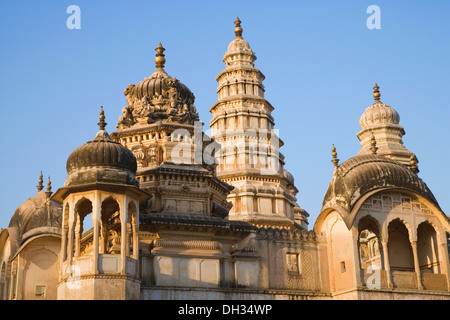Niedrigen Winkel Blick auf einen Tempel, Rangji Tempel, Pushkar, Rajasthan, Indien Stockfoto