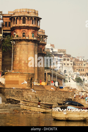 Gebäude an der Waterfront, Hampi, Karnataka, Indien Stockfoto