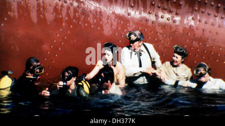 DARÜBER HINAUS DAS POSEIDON ABENTEUER 1979) MICHAEL CAINE, SALLY FIELD, MARK HARMON, ANGELA CARTWRIGHT, SLIM PICKENS, SHIRLEY KNIGHT, Stockfoto