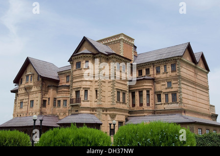 Niedrigen Winkel Ansicht eines Palastes, Amar Mahal Palace, Jammu und Kaschmir, Indien Stockfoto