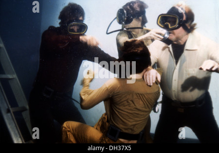 DARÜBER HINAUS DAS POSEIDON ABENTEUER 1979) MICHAEL CAINE, SALLY FIELD, SHIRLEY KNIGHT, JACK WARDEN, IRWIN ALLEN DIR) BYPD 001 Stockfoto