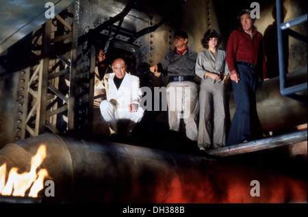 DARÜBER HINAUS DAS POSEIDON ABENTEUER 1979) TELLY SAVALAS, KARL MALDON, SALLY FIELD, MICHAEL CAINE, IRWIN ALLEN DIR) BYPD 021 Stockfoto
