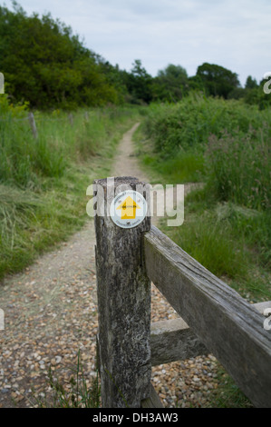 Wanderweg-Zeichen für Hampshire Grafschaftsrat in Warsash in der Nähe von Hamble Stockfoto