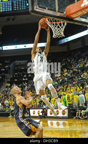 Joseph Young, U O, Enten, Basketball, Flucht, Kampf, Sprung, Matthew Knight Arena, NCAAB. Stockfoto