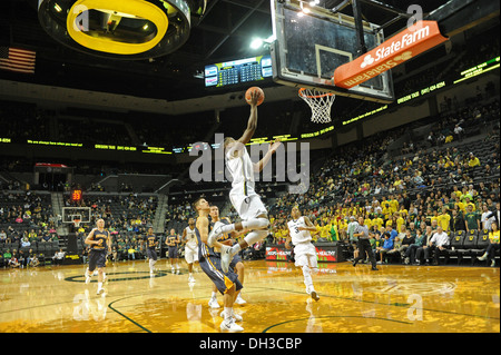 , U O, Enten, Basketball, Flucht, Kampf, Sprung, Matthew Knight Arena, NCAAB. Stockfoto