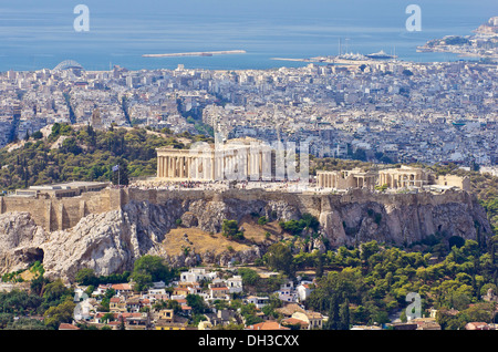 Ansicht von Athen aus Mount Lycabettus, die Akropolis auf dem Rücken, Griechenland, Europa Stockfoto