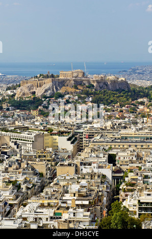 Ansicht von Athen aus Mount Lycabettus, die Akropolis auf dem Rücken, Griechenland, Europa Stockfoto