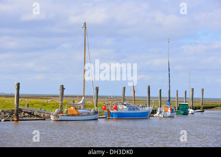 Segelschiffe in Tuemlauer Bucht Bucht in St. Peter-Ording, Tuemlauer Koog, Halbinsel Eiderstedt, UNESCO-Weltnaturerbe Stockfoto