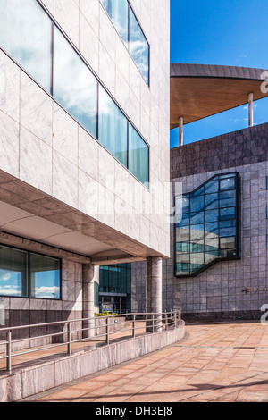 Ein modernes Bürogebäude, HQ Atradius, einer Kreditversicherung in Bucht von Cardiff, Wales. Stockfoto