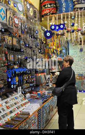 Touristische Einkaufsmöglichkeiten, Kapalı Çarşı (bedeckt Basar), Istanbul, Türkei-130916 31583 Stockfoto