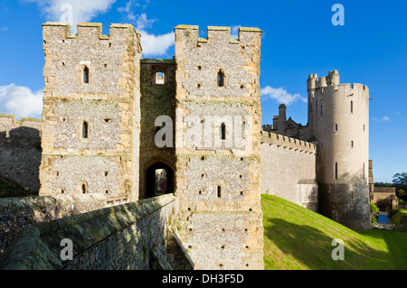 Arundel Burgmauern und Zinnen des Sitzes des Herzogs von Norfolk Arundel West Sussex England GB Europa Stockfoto