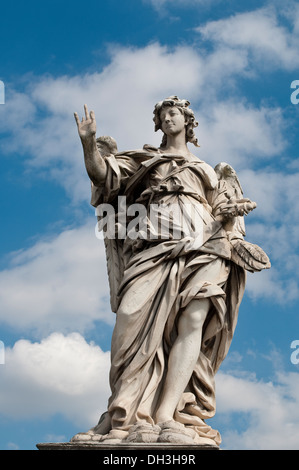 Engel mit den Nägeln am Ponte Sant ' Angelo, Rom, Italien Stockfoto