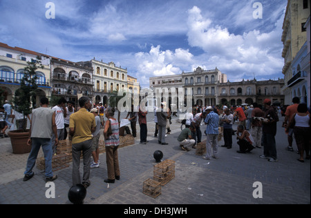 Straßenhändler in Plaza Vieja, Alt-Havanna, Kuba Stockfoto