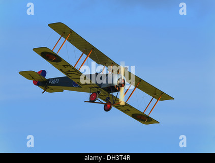 RAF Avro 504K Doppeldecker aus der Shuttleworth Collection fliegen in Biggleswade, UK, Oktober fliegen Tag 2013 Stockfoto