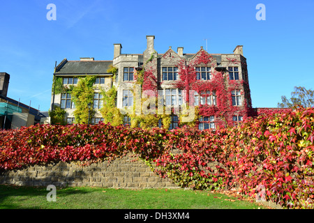 Pennyhill Park Hotel im Herbst, London Rd, Bagshot, Surrey, England, Vereinigtes Königreich Stockfoto