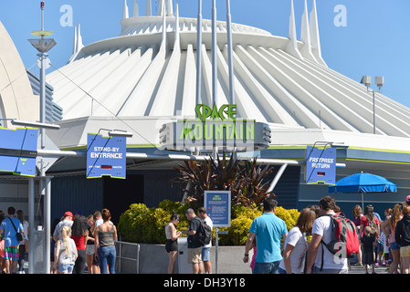 Space Mountain im Tomorrowland im Magic Kingdom, Disney World Resort, Orlando Florida Stockfoto