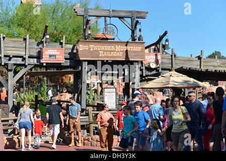 Big Thunder Mountain Railroad Fahrten Achterbahn im Adventureland bei Magic Kingdom, Disneyworld, Orlando, Florida Stockfoto