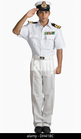 Porträt eines Marine-Offiziers grüßen Stockfoto
