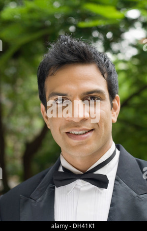 Porträt des frisch vermählte Bräutigam lächelnd Stockfoto