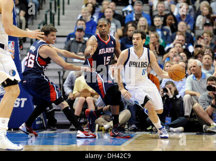 Dallas, TX, USA. 30. Oktober 2013. Dallas Mavericks point Guard Jose Calderon #8 bei einem NBA-Spiel zwischen den Atlanta Hawks und die Dallas Mavericks das American Airlines Center in Dallas, TX Dallas besiegt Atlanta 118-109 Credit: Cal Sport Media/Alamy Live News Stockfoto