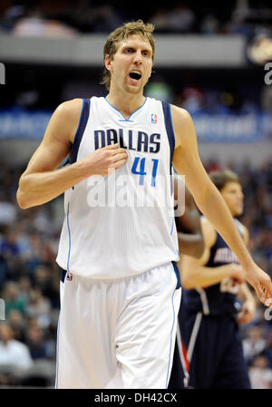 Dallas, TX, USA. 30. Oktober 2013. Dallas Mavericks power forward Dirk Nowitzki #41 bei einem NBA-Spiel zwischen den Atlanta Hawks und die Dallas Mavericks das American Airlines Center in Dallas, TX Dallas besiegt Atlanta 118-109 Credit: Cal Sport Media/Alamy Live News Stockfoto