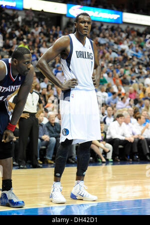 Dallas, TX, USA. 30. Oktober 2013. Dallas Mavericks center Samuel Dalembert #1 während einem NBA-Spiel zwischen den Atlanta Hawks und die Dallas Mavericks das American Airlines Center in Dallas, TX Dallas besiegt Atlanta 118-109 Credit: Cal Sport Media/Alamy Live News Stockfoto