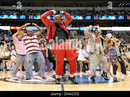 Dallas, TX, USA. 30. Oktober 2013. Die Mavs ManiAACs Thriller für Halloween bei einem NBA-Spiel zwischen den Atlanta Hawks und die Dallas Mavericks das American Airlines Center in Dallas, TX Dallas besiegt Atlanta 118-109 Credit durchzuführen: Cal Sport Media/Alamy Live News Stockfoto