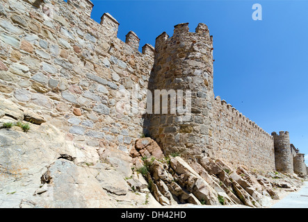 Mittelalterlichen Stadtmauer in Avila, Spanien. Als der am besten erhaltene in Europa. Stockfoto