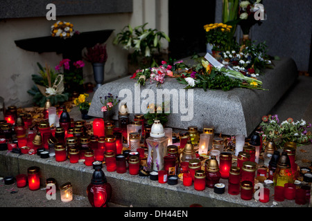 Grab von Vaclav Havel in der Familiengruft auf dem Friedhof Vinohrady, Prag Tschechische Republik Stockfoto