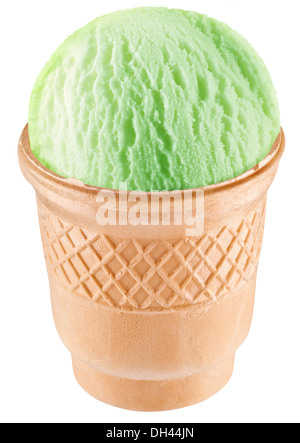 Eisportionierer in Waffelbecher. Datei enthalten Beschneidungspfade. Stockfoto