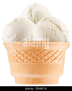 Vanille-Eis-Kugeln im Waffelbecher. Beschneidungspfade. Stockfoto
